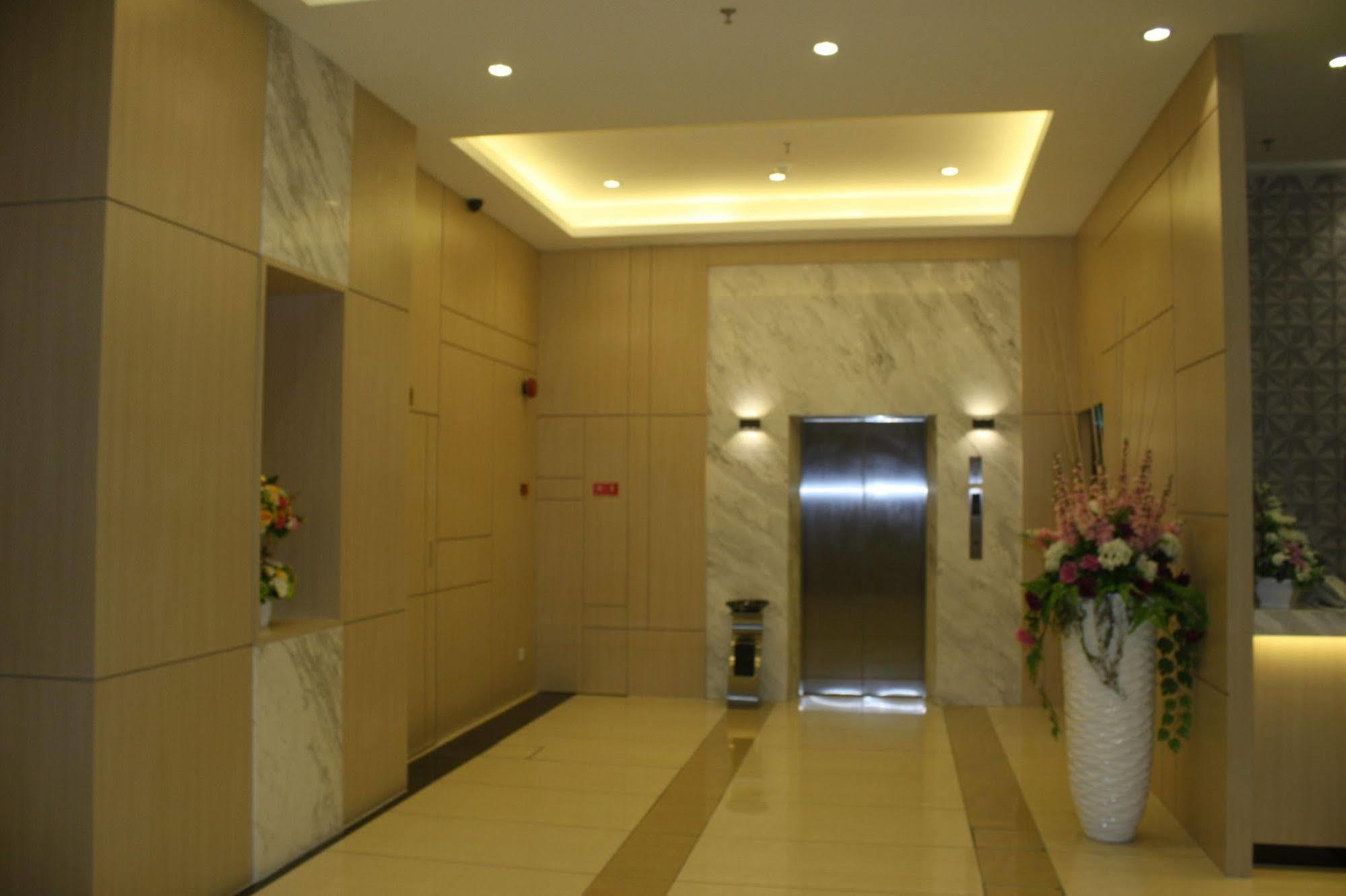 Aurora Hotel