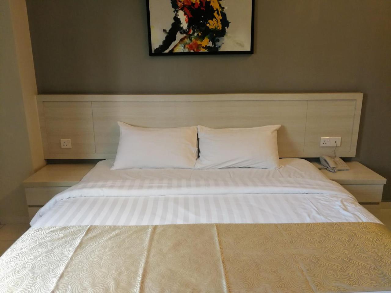 Aurora Hotel 2*